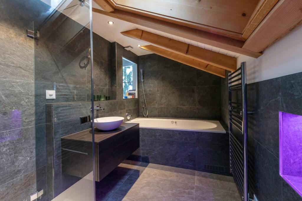 Exklusives Chalet Mit Traumhafter See- Und Bergsicht Seelisberg Exteriér fotografie